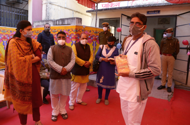 Iskcon Devotee distribute Bhagwat Geeta to Health workers, after virtual launch of COVID-19 vaccination drive by PM Modi, at a Hospital in Beawar. Photo: Sumit Saraswat